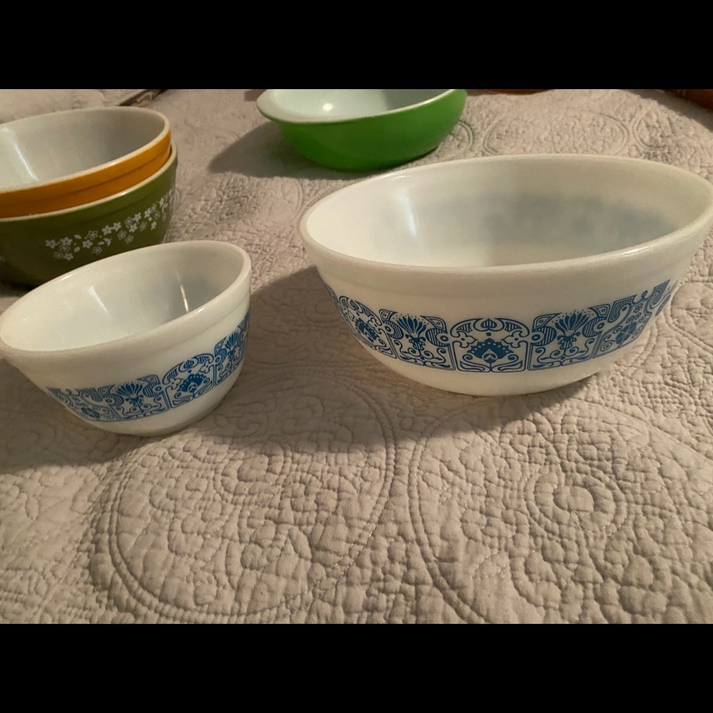 More Pyrex! Gorgeous turquoise pattern.